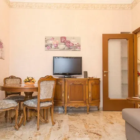 Elegant And Cozy In Citta Studi Apartman